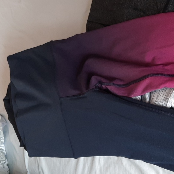 Workout clothing bundle! Under Armour, Lole, QueenieKe. Mostly small or XS - Picture 7 of 10